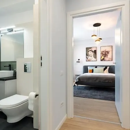 Sunny 4br Flat - Location - Charming Balcony Apartament
