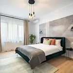Sunny 4br Flat - Location - Charming Balcony *