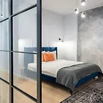 Sunny 4br Flat - Location - Charming Balcony
