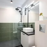 Sunny 4br Flat - Location - Charming Balcony Apartamento