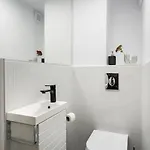 Sunny 4br Flat - Location - Charming Balcony Apartamento Bucareste