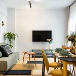 Sunny 4br Flat - Location - Charming Balcony Apartamento Bucareste