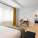 Sunny 4br Flat - Location - Charming Balcony
