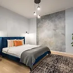 Apartamento Sunny 4br Flat - Location - Charming Balcony Bucareste