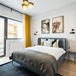 Sunny 4br Flat - Location - Charming Balcony Bucareste