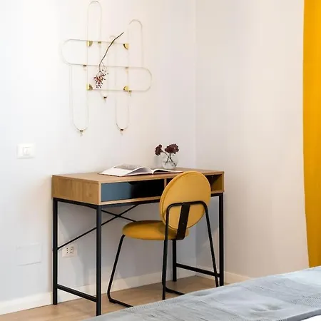 Sunny 4br Flat - Location - Charming Balcony ブカレスト