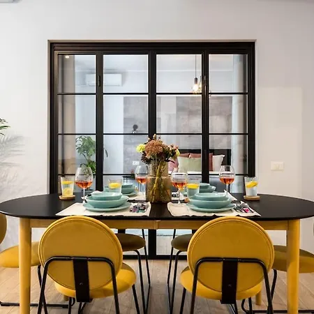 Sunny 4br Flat - Location - Charming Balcony Appartamento