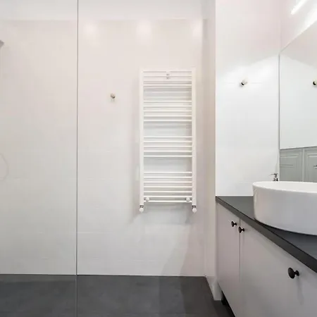 Sunny 4br Flat - Location - Charming Balcony Daire Bükreş