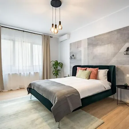 Sunny 4br Flat - Location - Charming Balcony *