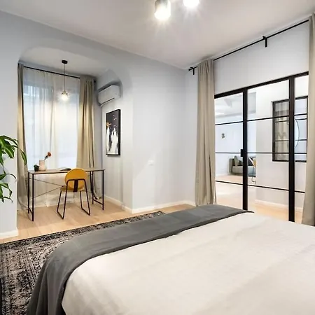 Sunny 4br Flat - Location - Charming Balcony * Bucarest