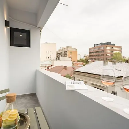 Sunny 4br Flat - Location - Charming Balcony