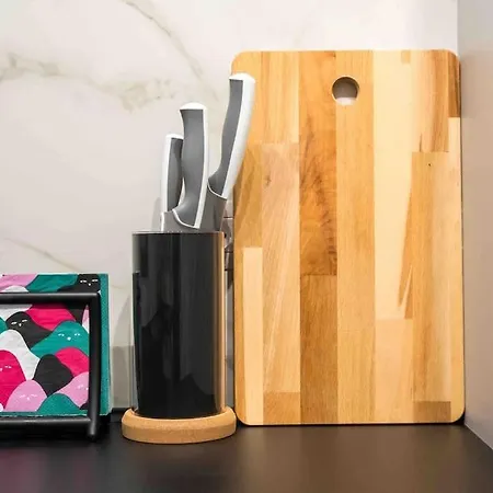 Appartamento Sunny 4br Flat - Location - Charming Balcony Bucarest