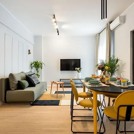 Sunny 4br Flat - Location - Charming Balcony *