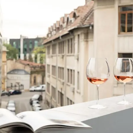 Sunny 4br Flat - Location - Charming Balcony Appartamento