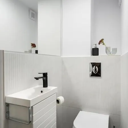 Sunny 4br Flat - Location - Charming Balcony Daire Bükreş