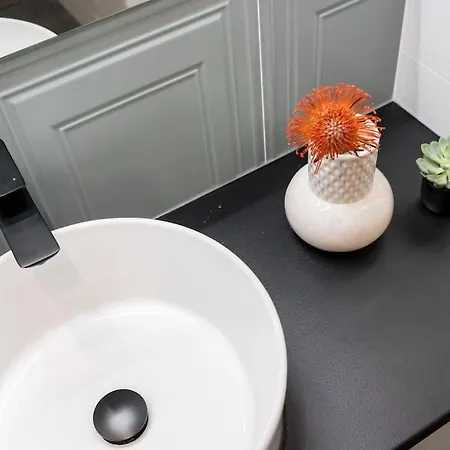 Daire Sunny 4br Flat - Location - Charming Balcony *