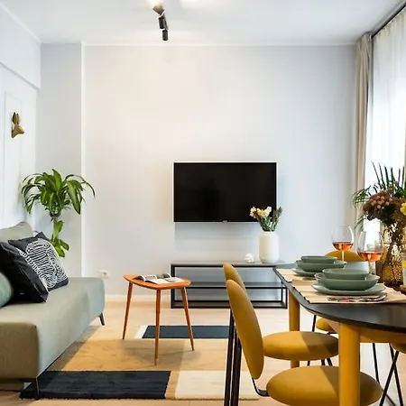 Sunny 4br Flat - Location - Charming Balcony Daire Bükreş