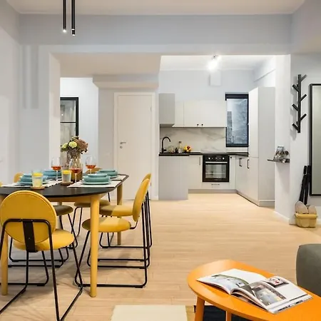 アパート Sunny 4br Flat - Location - Charming Balcony ブカレスト