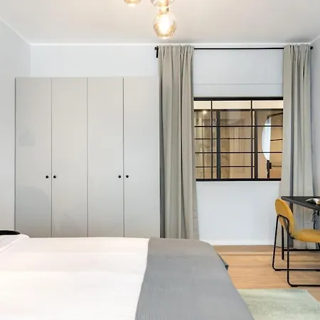 Sunny 4br Flat - Location - Charming Balcony *