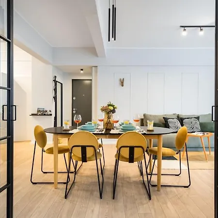 Daire Sunny 4br Flat - Location - Charming Balcony