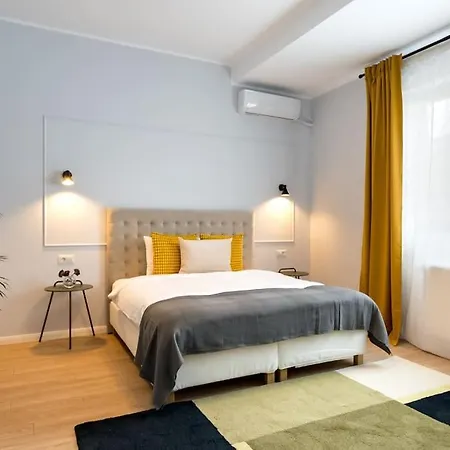 Daire Sunny 4br Flat - Location - Charming Balcony *