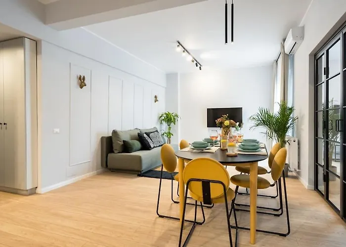 Апартаменты Sunny 4br Flat - Location - Charming Balcony