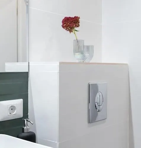 Lejlighed Sunny 4br Flat - Location - Charming Balcony *