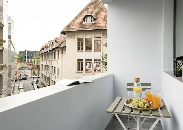 Апартаменты Sunny 4br Flat - Location - Charming Balcony Бухарест