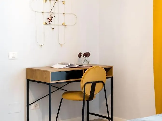 Sunny 4br Flat - Location - Charming Balcony Bukarest