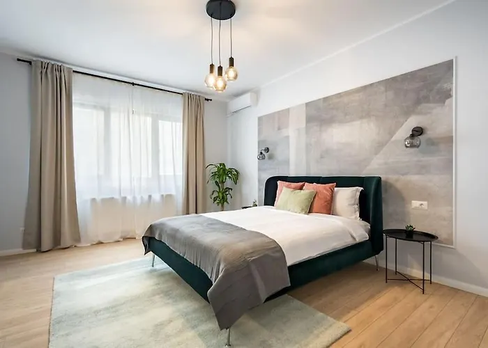 Sunny 4br Flat - Location - Charming Balcony *