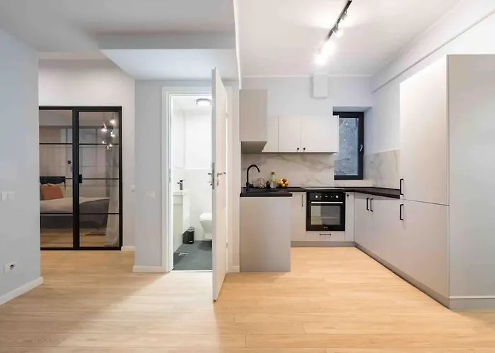 Sunny 4br Flat - Location - Charming Balcony Апартаменты *