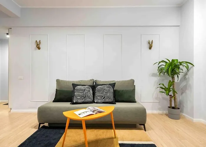 Sunny 4br Flat - Location - Charming Balcony Lejlighed Bukarest