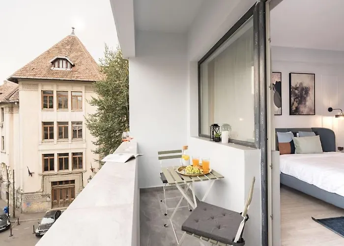 Апартаменты Sunny 4br Flat - Location - Charming Balcony Бухарест