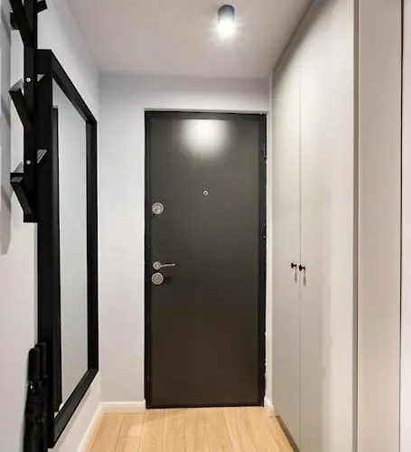Апартаменты Sunny 4br Flat - Location - Charming Balcony