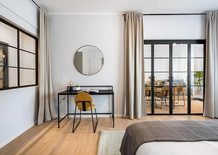 Apartment Sunny 4br Flat - Location - Charming Balcony *