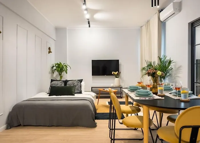 Sunny 4br Flat - Location - Charming Balcony Apartment Bukarest