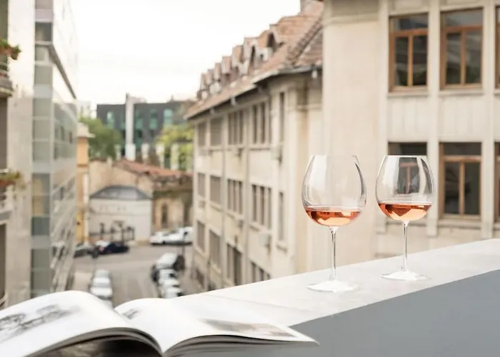 Sunny 4br Flat - Location - Charming Balcony Lejlighed