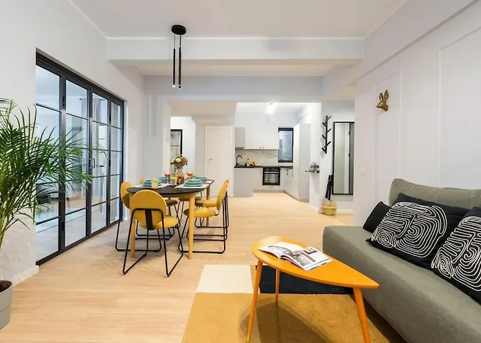 Sunny 4br Flat - Location - Charming Balcony Apartment *