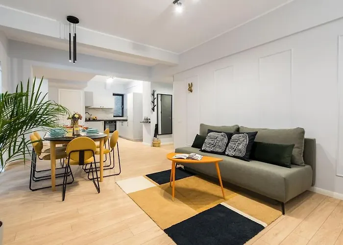 Апартаменты Sunny 4br Flat - Location - Charming Balcony *