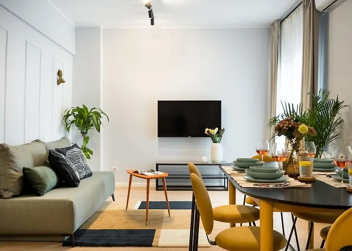 Sunny 4br Flat - Location - Charming Balcony 公寓 布加勒斯特