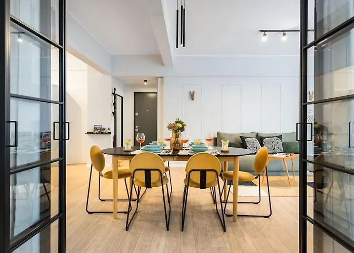 Апартаменты Sunny 4br Flat - Location - Charming Balcony