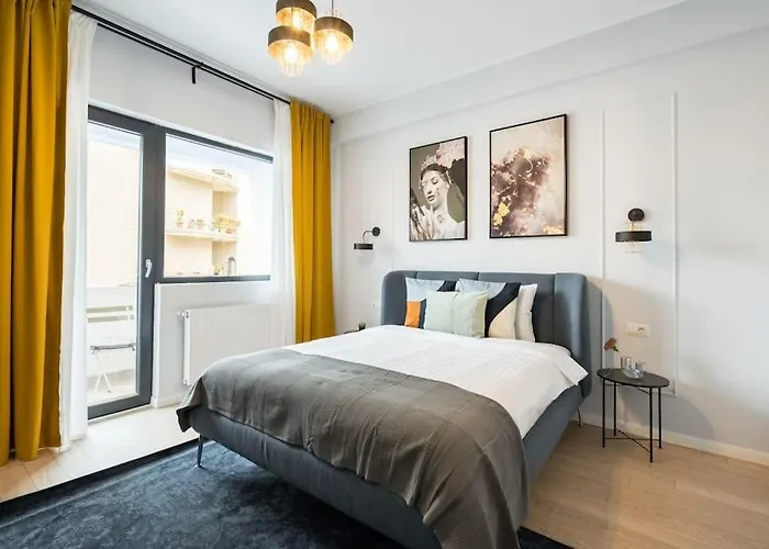 Sunny 4br Flat - Location - Charming Balcony Bukarest