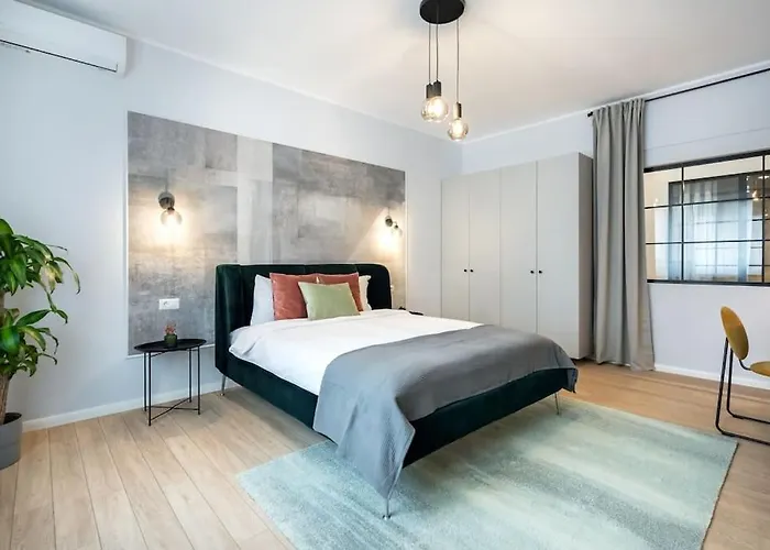 Sunny 4br Flat - Location - Charming Balcony Lejlighed