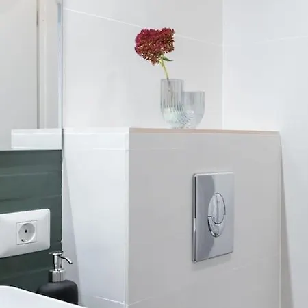 Apartment Sunny 4br Flat - Location - Charming Balcony *