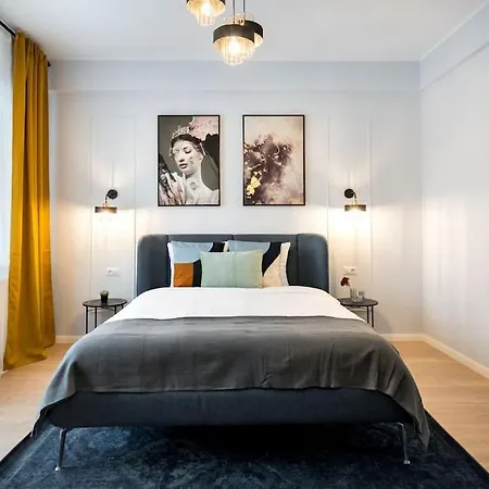 Apartment Sunny 4br Flat - Location - Charming Balcony *