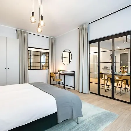 Sunny 4br Flat - Location - Charming Balcony *