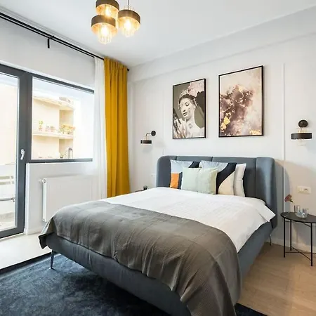 Sunny 4br Flat - Location - Charming Balcony Bucharest