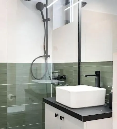 Sunny 4br Flat - Location - Charming Balcony * 부쿠레슈티