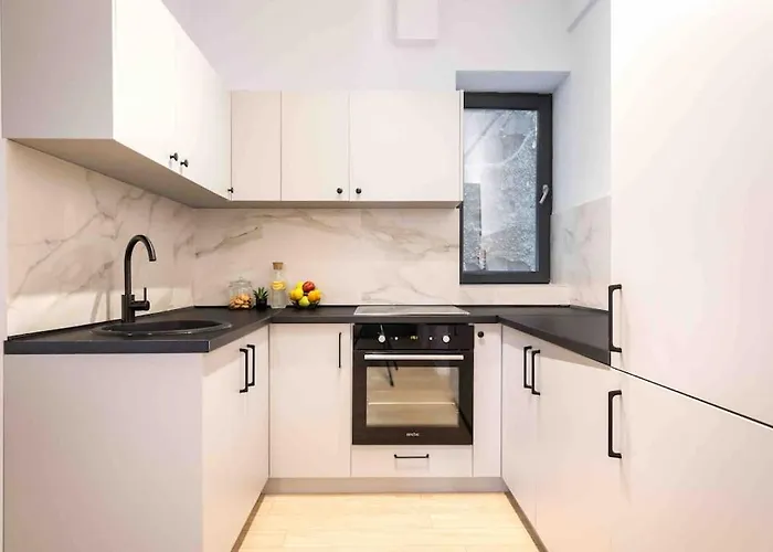 Sunny 4br Flat - Location - Charming Balcony * 부쿠레슈티