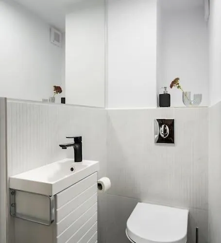 Sunny 4br Flat - Location - Charming Balcony 아파트 부쿠레슈티